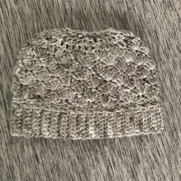 Marled grey messy bun beanie girl . - Picture 1 of 1